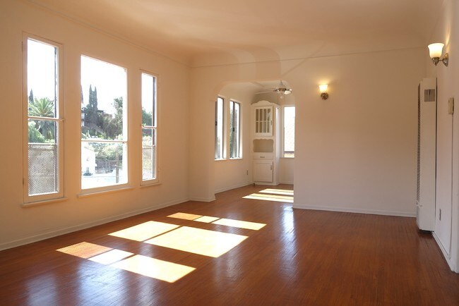 Building Photo - 2211 1/2 Echo Park Ave