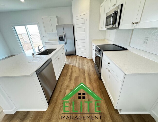 Foto del edificio - Welcome home to a brand-new two-story resi...