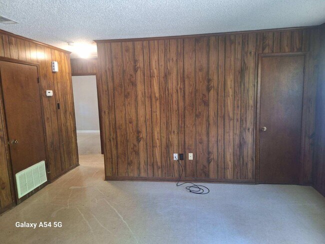 Building Photo - 2207 Wolf Ridge Rd