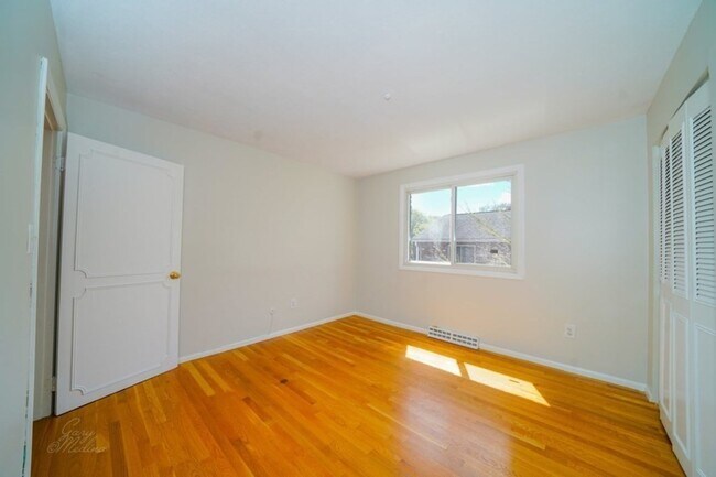 Building Photo - 1272 Beacon St