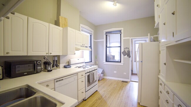 Kitchen - 1513 W Addison St