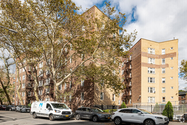 Building Photo - Crestwood Apartment