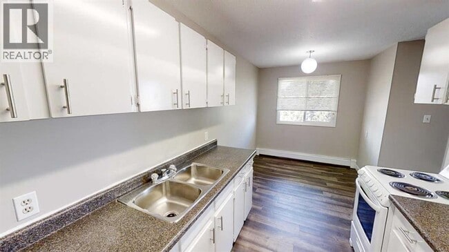 Photo du bâtiment - 10105-10107 107 Ave