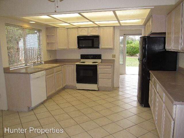 Building Photo - 7114 Columbine Dr