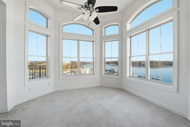 Foto del edificio - 500 Belmont Bay Dr