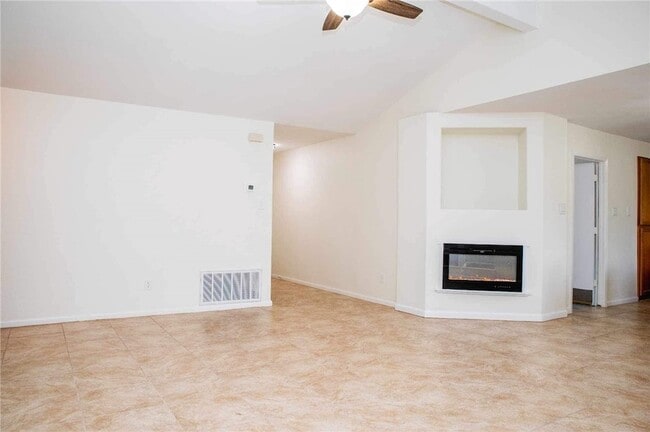 Building Photo - 9563 Goldfinch Cir
