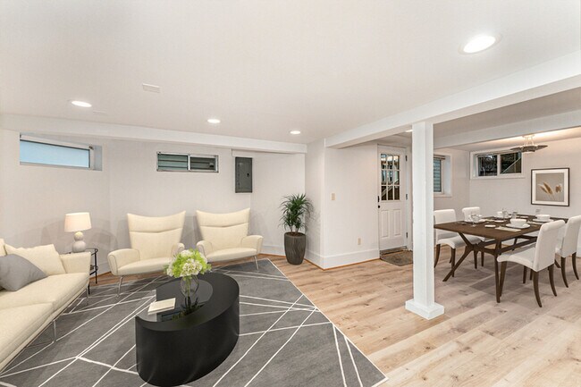 Foto del edificio - 5523 Woodlawn Ave N