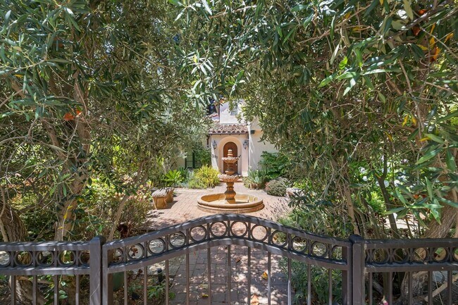 Foto del edificio - Mediterranean Beauty in Crescent Park – 5B...