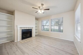 Building Photo - 2807 W Slaughter Ln