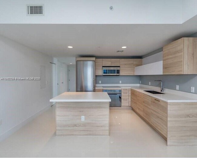 Foto del edificio - 16385 Biscayne Blvd