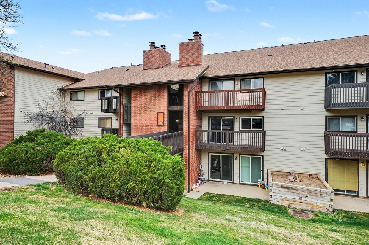 Spacious 1 Bed 1 Bath in the heart of Aurora! - Spacious 1 Bed 1 Bath in the heart of Aurora!