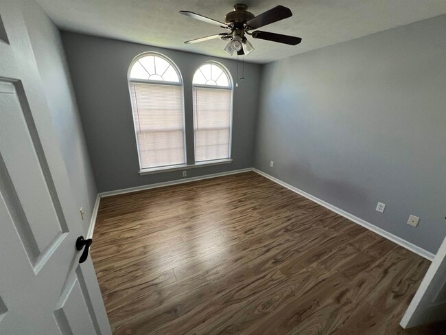 Foto del edificio - 85 Somerset Dr