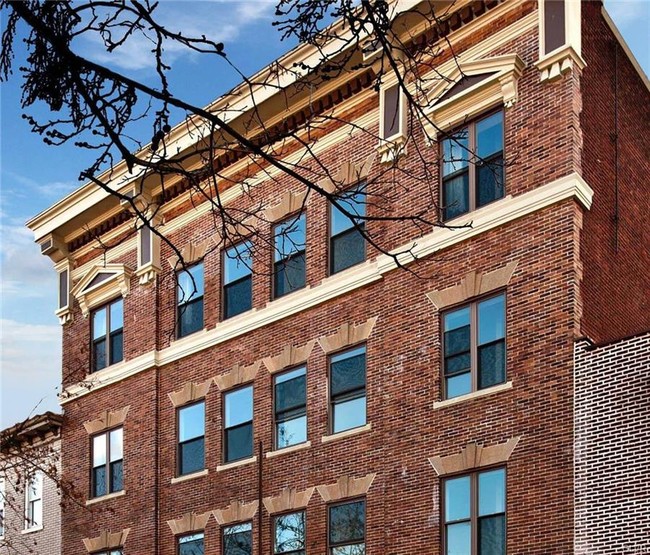 Building Photo - 128 N 8th St