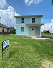 Building Photo - 1046 Greenlaw Ave