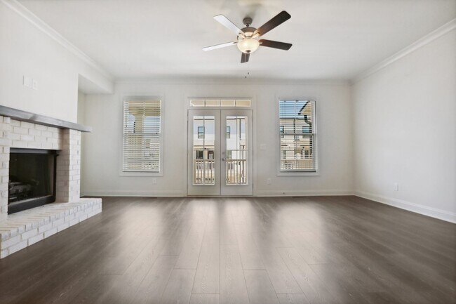 Foto del edificio - COMING SOON! 3 bedroom Townhome at South Lawn - Lawrenceville