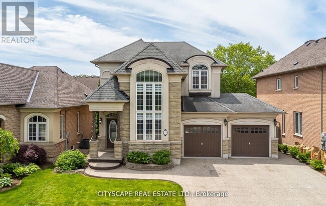 Building Photo - 194 Tawny Crescent