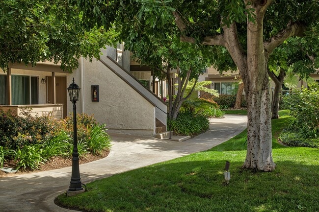 Building Photo - Briar Villa Apartments