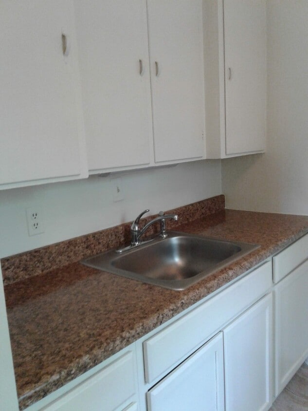 Kitchen - 8313 Eastridge Ave