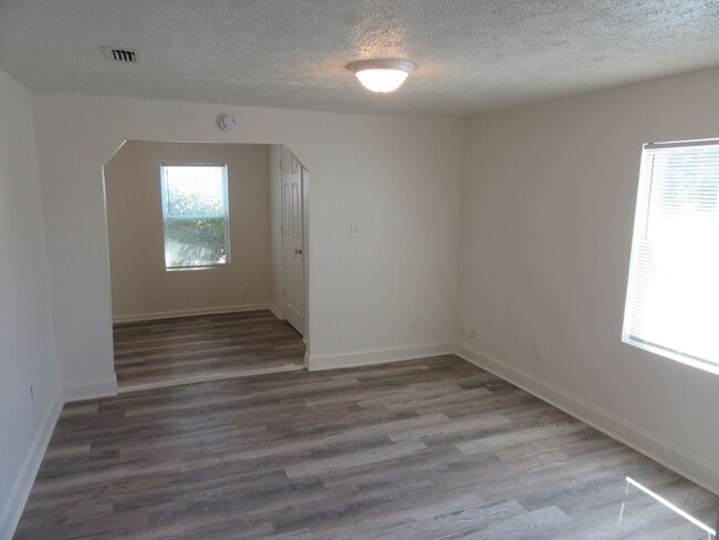 Building Photo - 237 Helen Ave