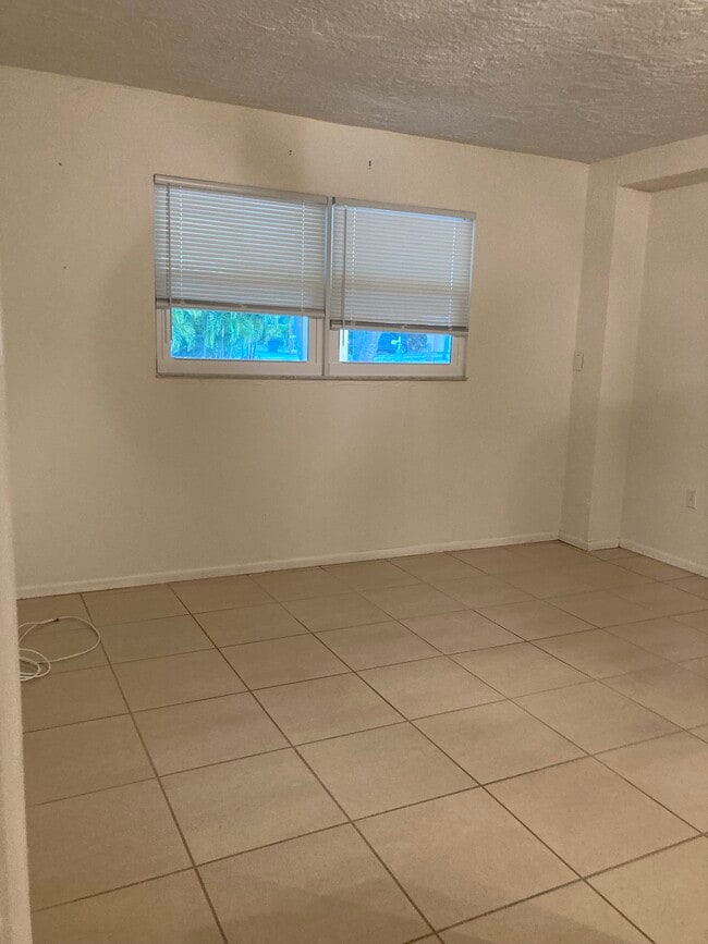 Foto del edificio - 917 Red Bird Rd