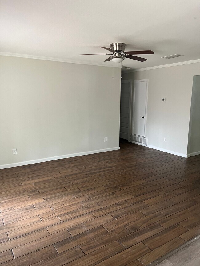 Foto del edificio - 562 W Ferndale Ln