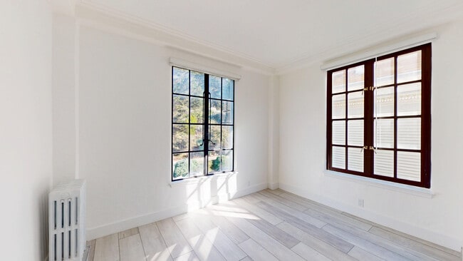 Foto del edificio - 555 Buena Vista Ave W