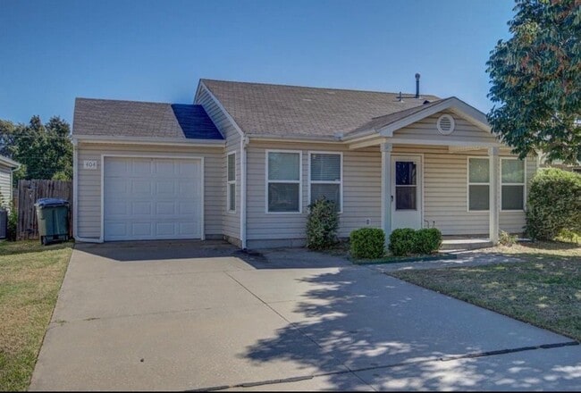Building Photo - 404 Eagle Creek Way