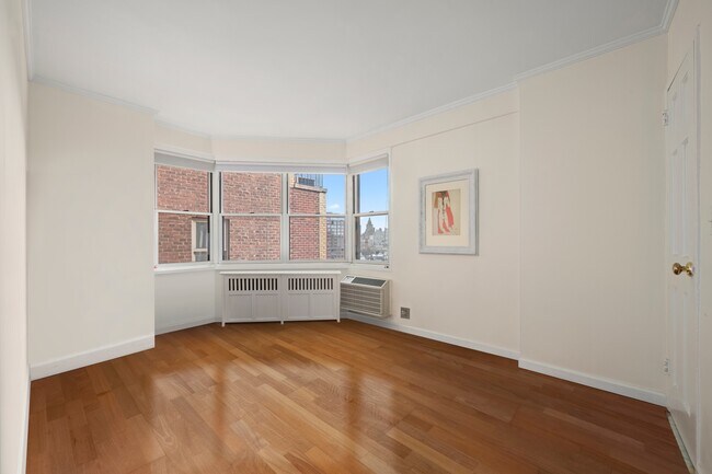 Building Photo - 14 Horatio St