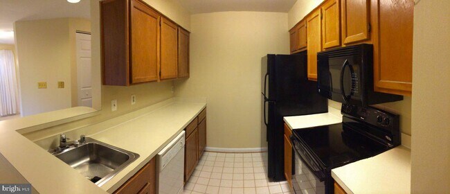 Foto del edificio - 1100 Quaker Hill Dr