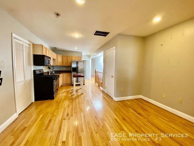 Foto del edificio - 650 Newton Pl NW