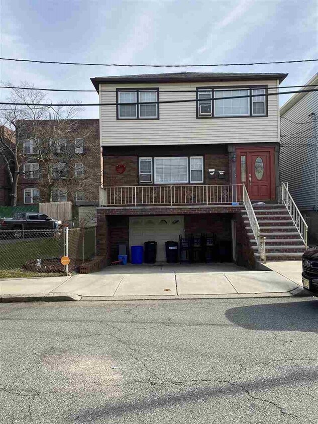 2 East Ct, Bayonne, NJ 07002 House Rental in Bayonne, NJ