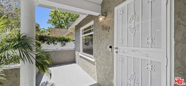 Foto del edificio - 1149 N Poinsettia Pl