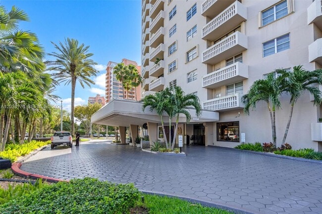Foto del edificio - 90 Edgewater Dr