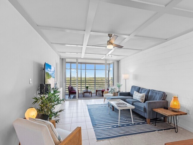 Foto del edificio - 935 E Causeway Blvd