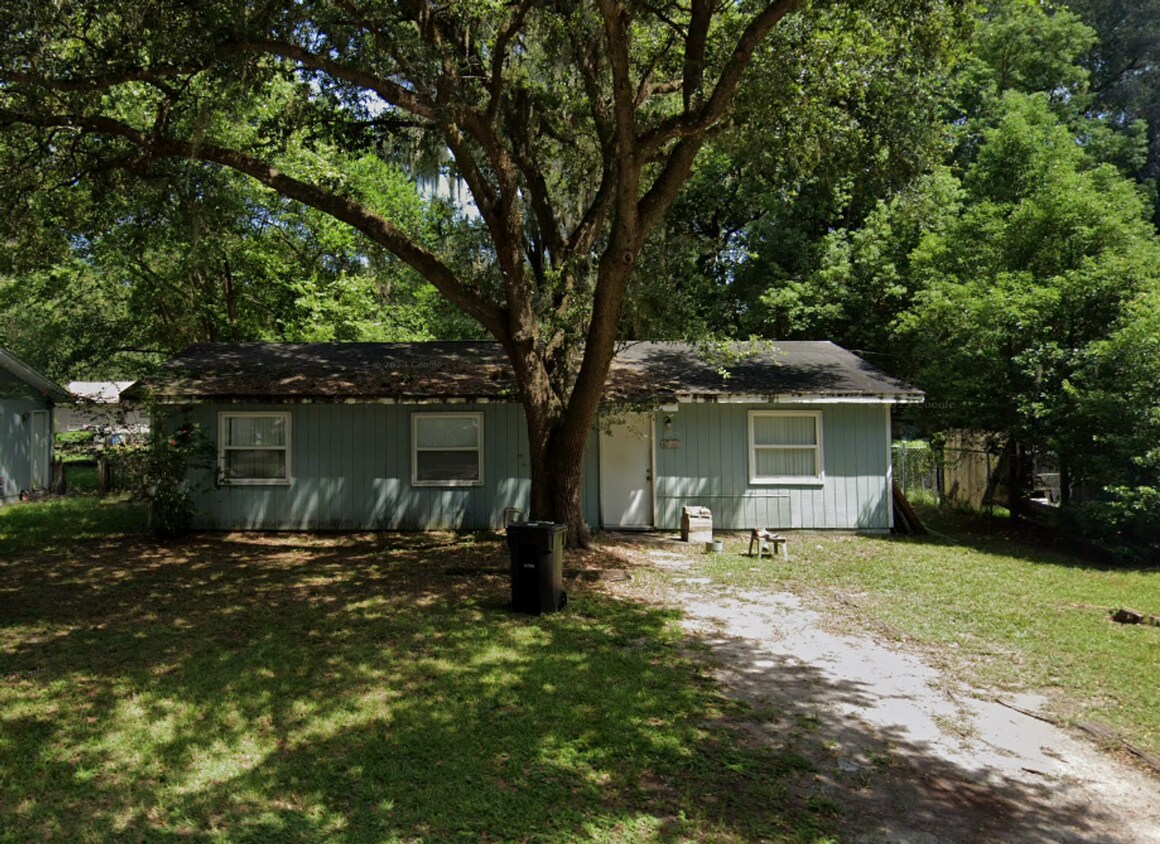 Foto principal - Cute 3/1 with Fenced Yard!