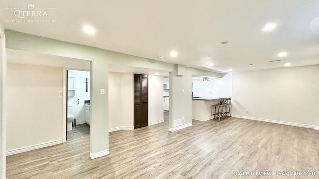 Photo du bâtiment - 420 Midwood Cres