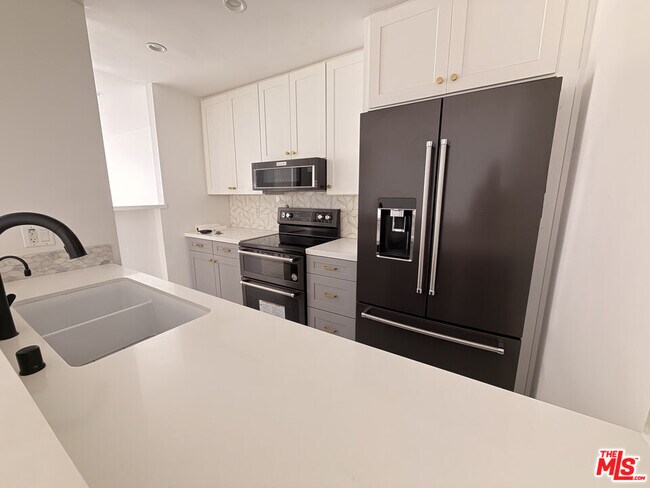 Foto del edificio - 4900 Overland Ave