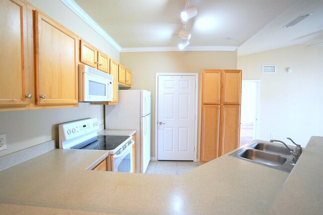 Building Photo - 260 Old Village Center Cir