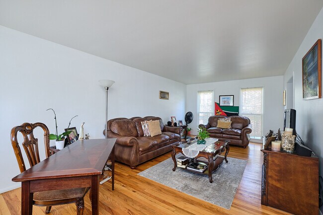 Foto del edificio - 9124 Orchard Brook Dr