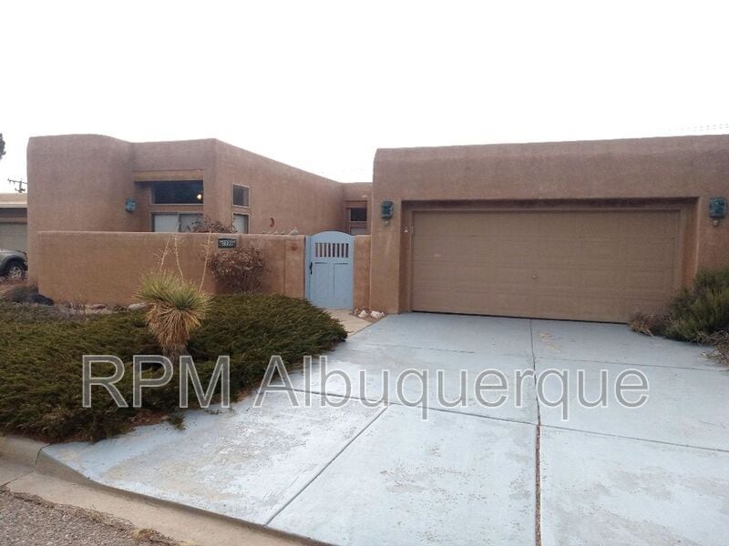 Foto principal - 7739 Cedar Canyon Rd NE