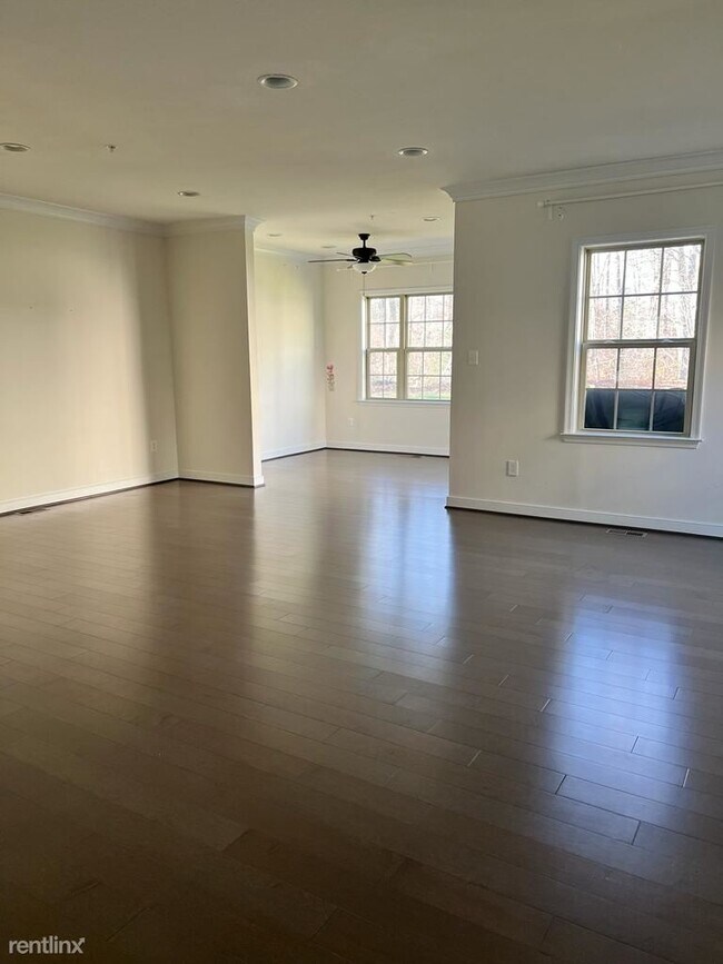 Building Photo - 3 br, 3.5 bath Townhome - 2414 Macmullen D...