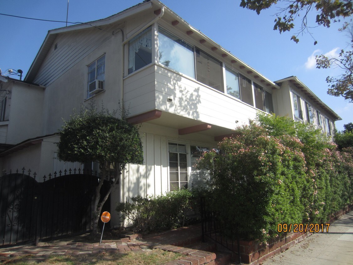 356 S Linden Dr Unit 356, Beverly Hills, CA 90212 Apartment for Rent