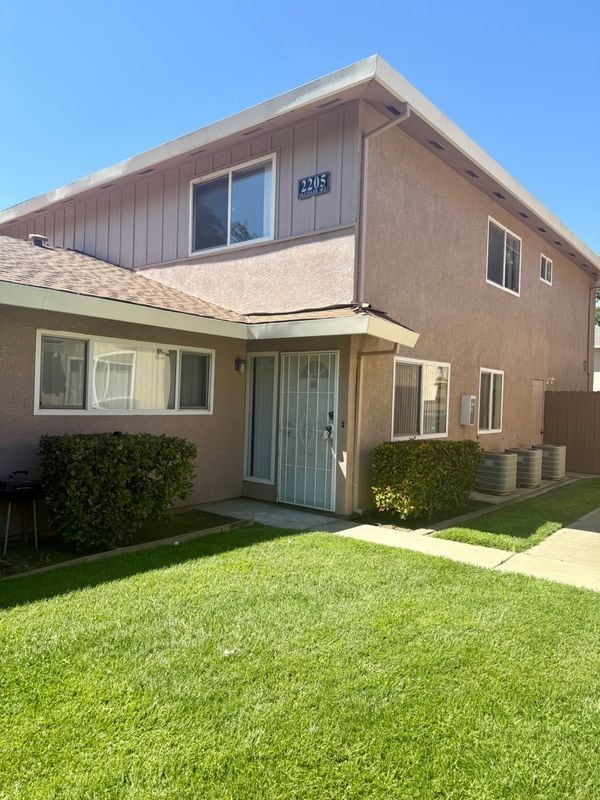Building Photo - 2205 Palisade Ave