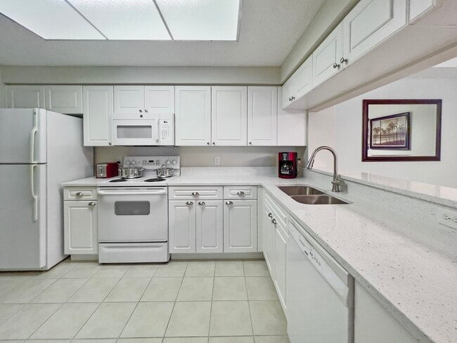 Building Photo - 3018 Alcazar Pl
