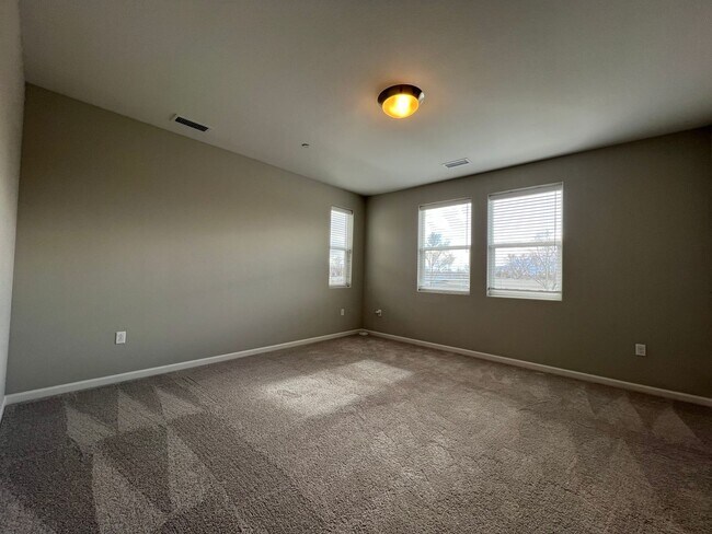 Foto del edificio - Modern! 3/2.5/2 Townhome in Minden