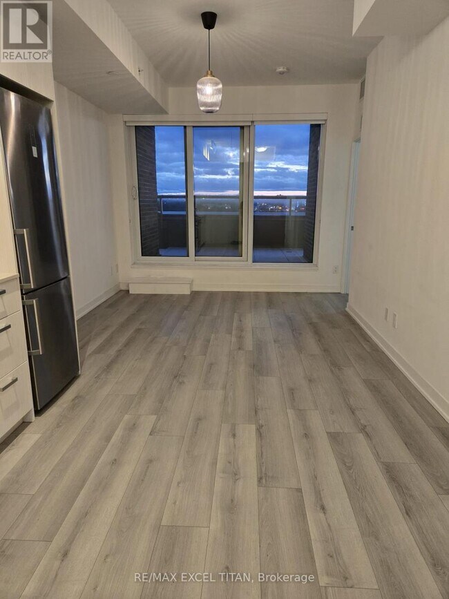 Photo du bâtiment - 1787 St Clair Ave W