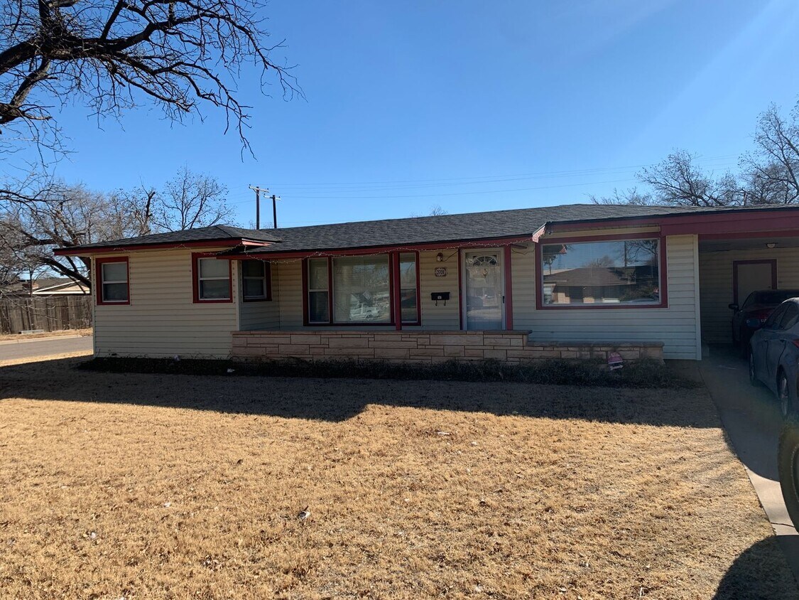 Primary Photo - PRE-LEASING 3/2 in Medical District!