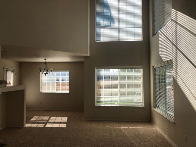 Building Photo - 3 Bed / 2.5 Bath Townhouse in Southport Ne...
