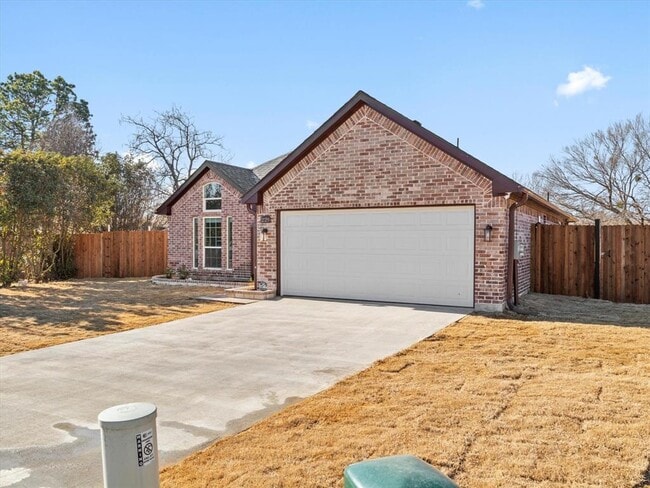 Building Photo - 229 Quail Run