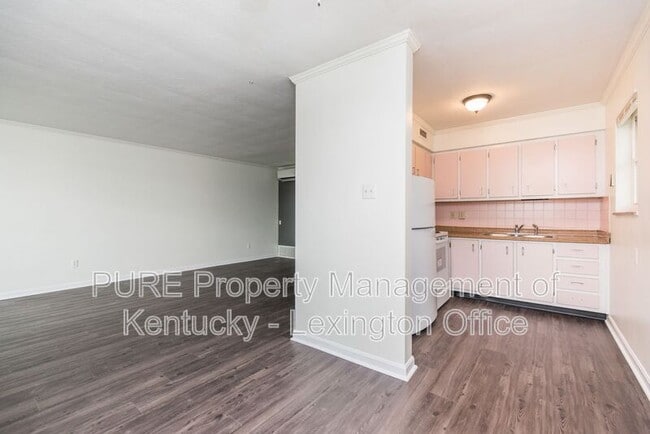 Building Photo - 1685 Alexandria Dr